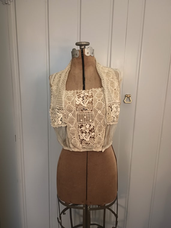 Edwardian lace collar circa 1910