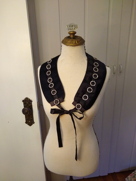 1930's black velvet, satin and rhinestone collar o