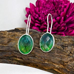 Pendientes de turmalina sandía / Pendientes colgantes facetados ovalados / Pendientes colgantes de plata esterlina / Joyería minimalista hecha a mano / Regalo para mamá