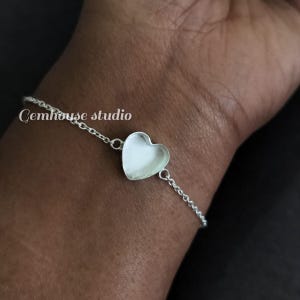 Pulsera de cadena tipo cable con bisel en forma de corazón de 10 mm de plata de ley 925 con cierre de mosquetón, ideal para guardar resina y cenizas, o para hacer manualidades con leche materna.