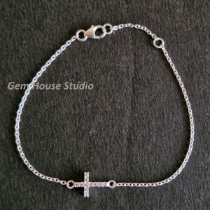 Religieuze armband met zirkoon gezet kruis, 925 sterlingzilveren christelijke armband, sierlijke beschermingsarmband cadeau voor haar, christelijke sieraden
