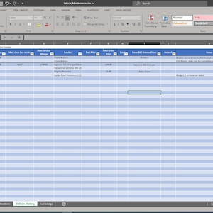Può includere: Un foglio di calcolo con una riga di intestazione blu e intestazioni di colonna blu. Il foglio di calcolo è intitolato "2022 Toyota Tundra" e include colonne per "Veicolo", "Chilometraggio", "Ultimo servizio", "Prossimo chilometraggio di servizio", "Servizi", "Prezzo dell'appuntamento", "Prezzo totale dell'ordine", "Tempo impiegato", "Fatto ST/ ET/ Consegnato", "Ordine", "Note". La colonna "Note" contiene il testo "Frenata udibile fino a questo numero,  si diceva che potessero riparare il ronzio e il rumore.  Acquistato nuovo."