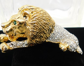 Runway-style Full Body Roaring Lion Shoulder Brooch!