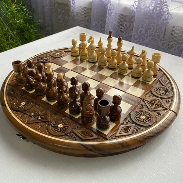 Jeu d'échecs rond en bois sculpté à la main, échiquier rond, mini échiquier de voyage, échiquier en noyer, cadeau pour lui