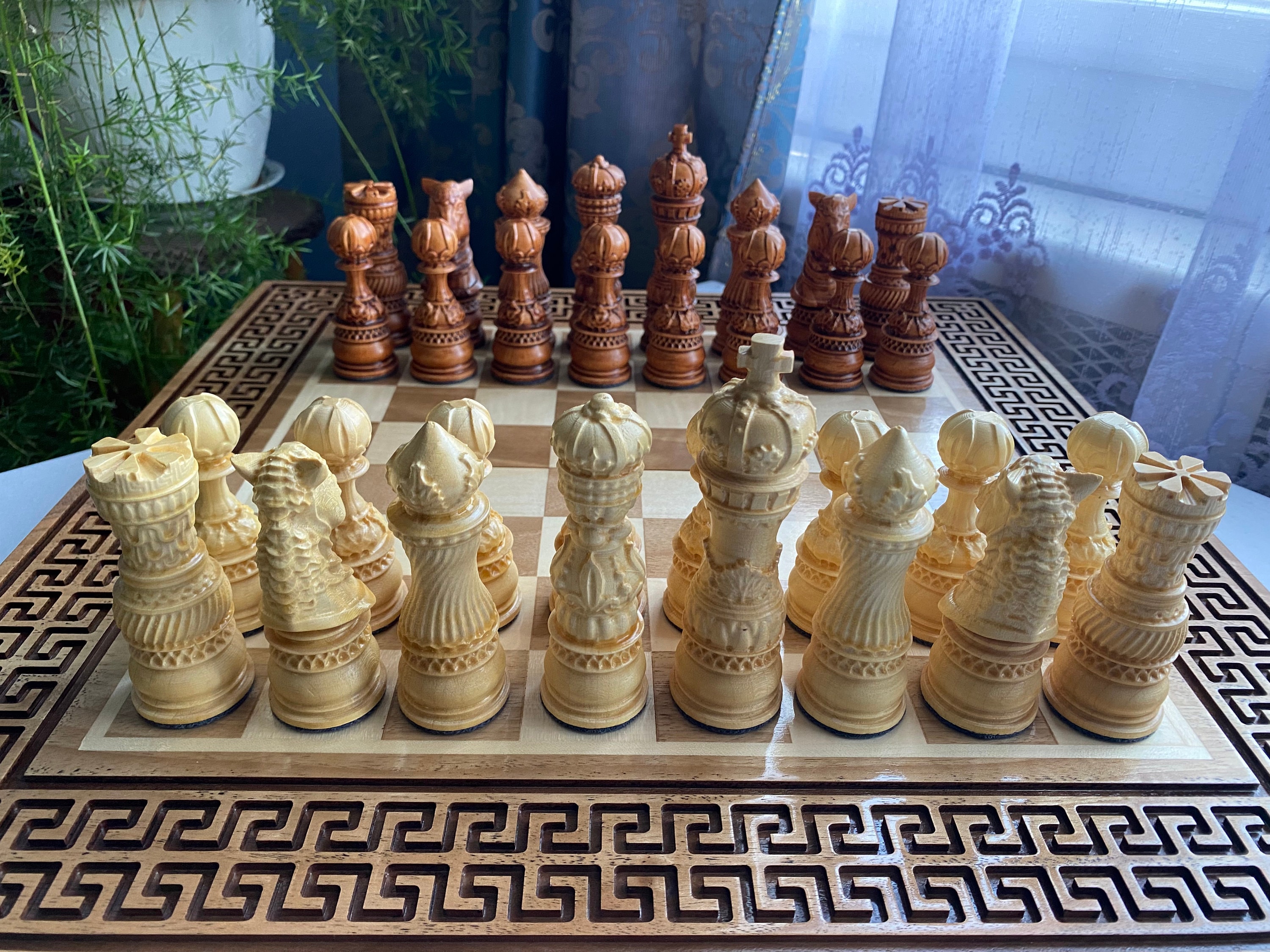 木製チェスセット：大型折りたたみボード、彫刻されたチェスの駒（20