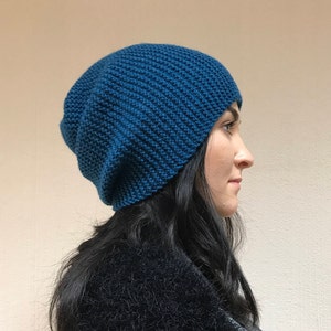 Chapéus de malha, gorro feminino azul de inverno, chapéus boho unissex tricotados à mão, gorro desleixado de inverno de lã, chapéu grosso grande, chapéu de pom pom