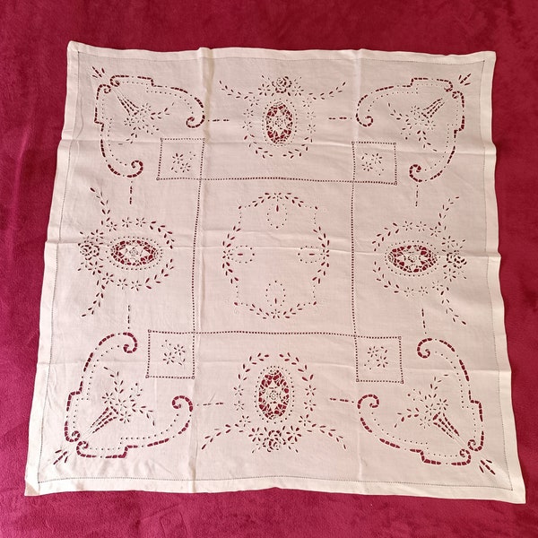 Vintage French téa tablecloth, hand embroidery Richelieu