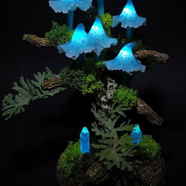 Pilzlampe blau, beleuchtet mit LED - Kleine Kunstwerke für magische Stunden