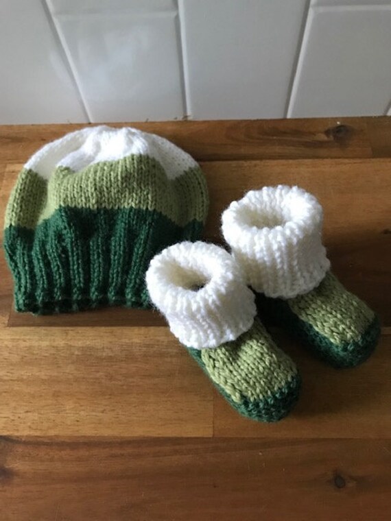 Beanie & Bootees SET Newborn 100% Wool, Hand Knitted, Unsiex Baby Clothes, Baby Shower Gift