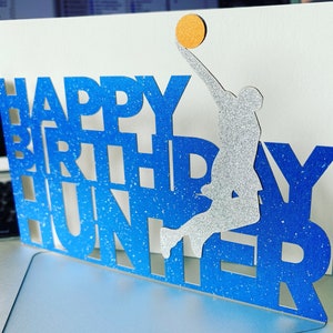 Tarjeta de cumpleaños personalizada de baloncesto