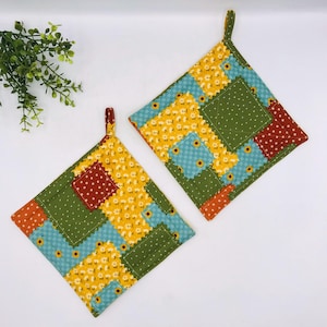 Set of 2 Square Potholders Patchwork in Fall Cottage Colors Baking Set 7x7