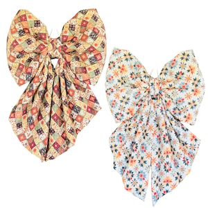 ¡Reversible! Lazo gigante acolchado para puerta: 2 diseños en uno, bloques de patchwork Amish y estampado floral otoñal.