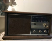 Vintage RCA Victor Solid State Radio Solid Pecan wood in great working condition