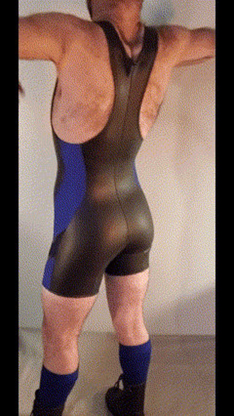 Puede incluir: Un maillot de lucha libre negro y azul con una cremallera en la espalda.