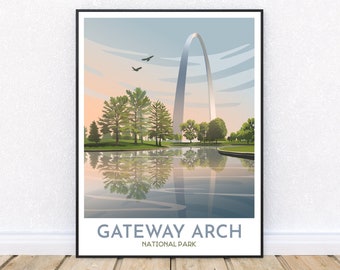 Puede incluir: Una ilustración minimalista del Gateway Arch National Park en St. Louis, Missouri. El arco icónico se representa en plata sobre un fondo de cielo azul con un reflejo en el agua debajo. El texto "GATEWAY ARCH NATIONAL PARK" está impreso debajo del arco.