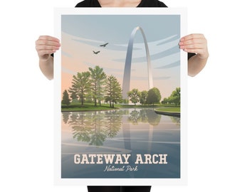 Puede incluir: Un póster de estilo retro que presenta el Gateway Arch National Park en St. Louis, Missouri. El póster presenta una ilustración estilizada del arco con un reflejo en un cuerpo de agua. El texto "GATEWAY ARCH National Park" está en la parte inferior del póster.