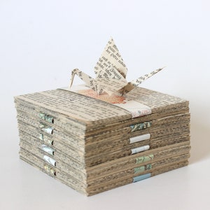 10x10cm Bibelseiten Origamipapier 50 Stück Origami aus alten Bibeln Buchorigami Bild 1
