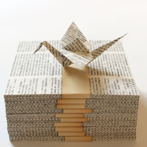 10 x 10 cm book pages origami paper 50 pieces | Origami from old books C