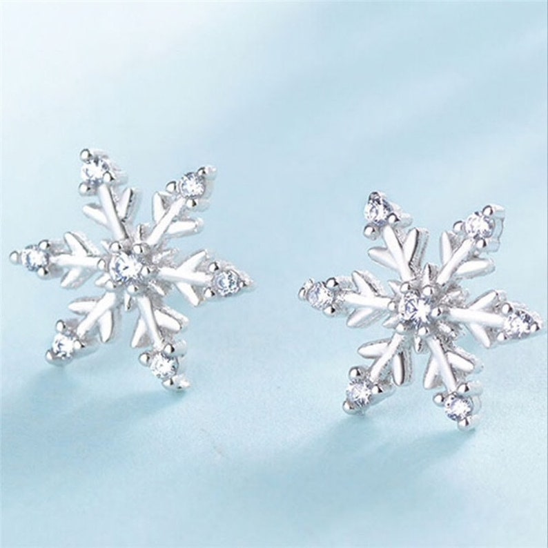 Earplug snowflake with glitter