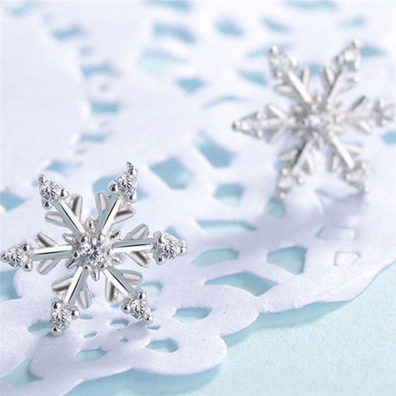 Earplug snowflake with glitter