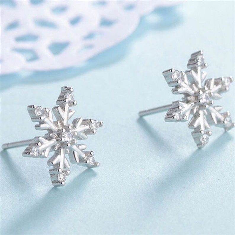 Earplug snowflake with glitter