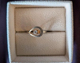 Signed Vintage Avon Gold Tone Buckle Rhinestone Ring - Size 6 *Disclaimer*