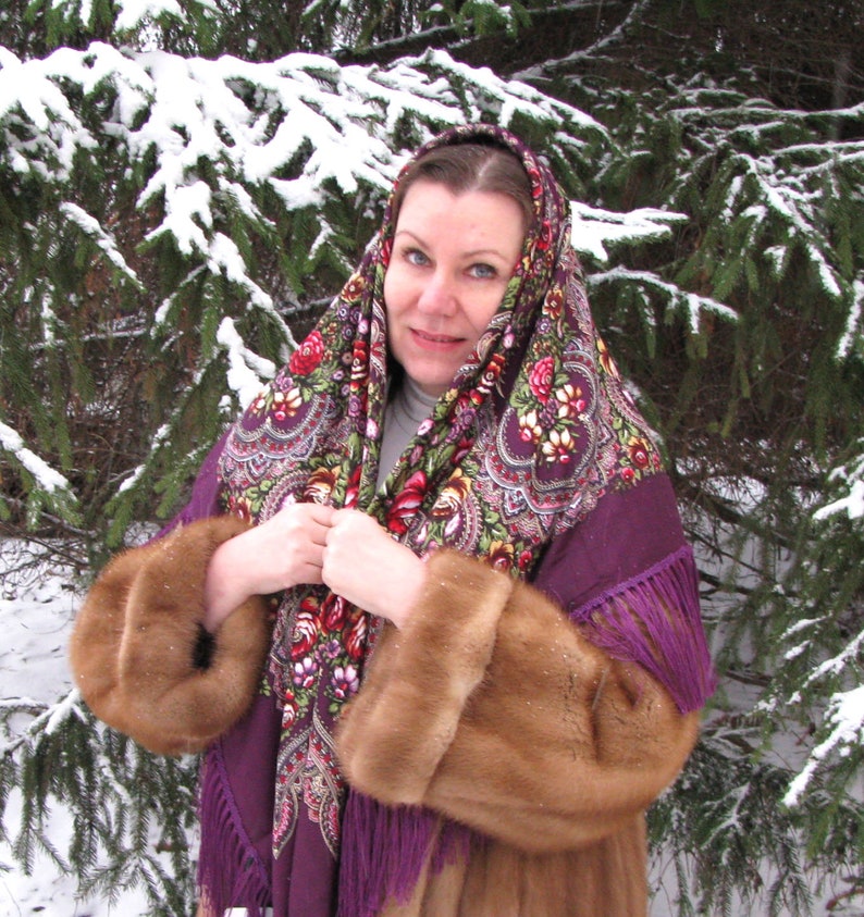 Foulard brun Pavlovo Posad pour femmes Châle floral ukrainien violet Enveloppement ethnique avec roses Foulard à franges Boho Cadeau de Noël rétro image 6