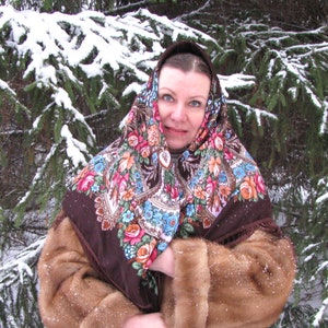 Foulard brun Pavlovo Posad pour femmes Châle floral ukrainien violet Enveloppement ethnique avec roses Foulard à franges Boho Cadeau de Noël rétro image 2