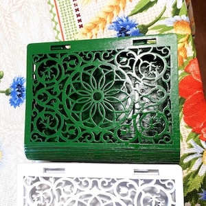 Lasergesneden houten mandaladoos Groene tarotkaartendoos Sieraden opbergdoos met bloemendeksel Heksenaltaar Magische doos