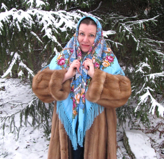 Red Pavlovo Posad head scarf for women Ukrainian … - image 10