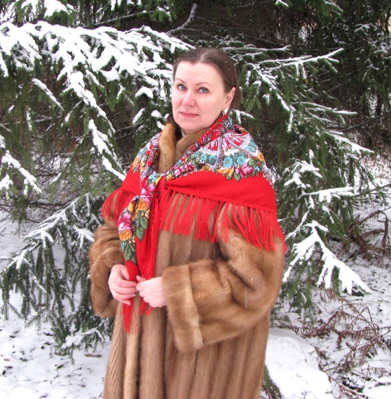 Red Pavlovo Posad head scarf for women Ukrainian … - image 6