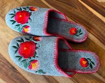 Embroidered felt home slippers for women, Warm house shoes with roses, all sizes