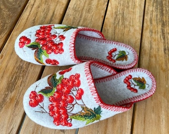 Embroidered felt home slippers for women, Warm winter house shoes with Red berries