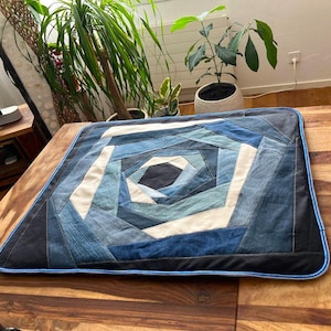 Large Recycled jeans cat mat, Sustainable patchwork denim bed for small dog, Quilted Eco-friendly Gift for pet