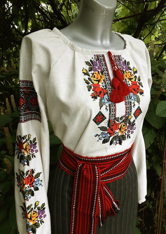 vintage】フォークダンス 衣装 ブラウス 刺繍 手刺繍 ルーマニア刺繍