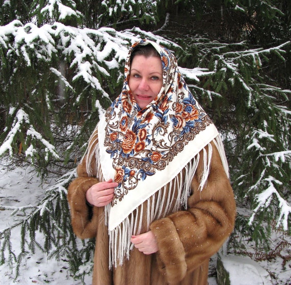 Red Pavlovo Posad head scarf for women Ukrainian … - image 7
