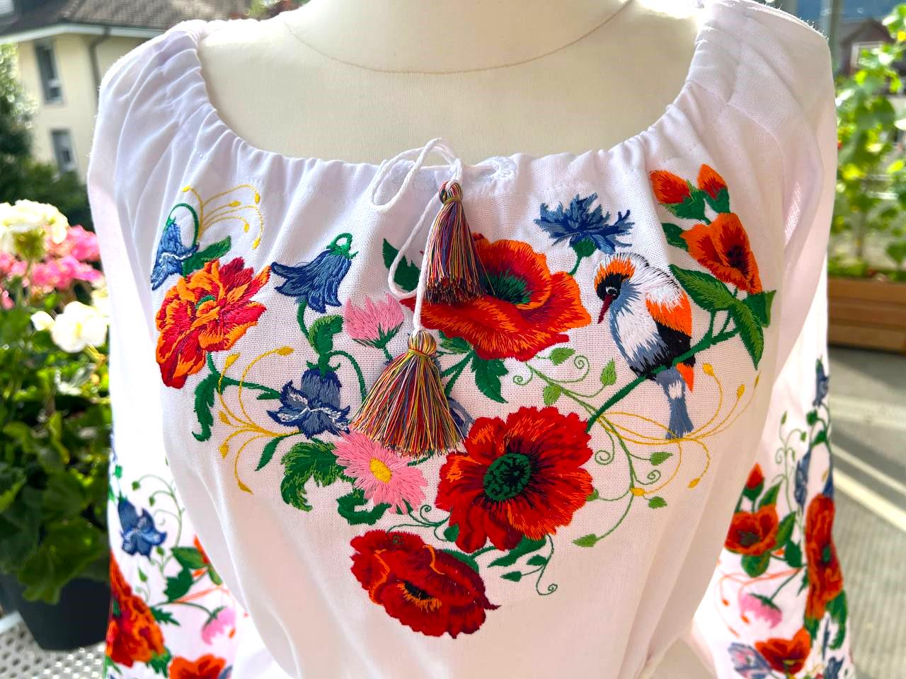 新登場！ルーマニア刺繍入りリネンブラウス（女性用）ウクライナの花柄 