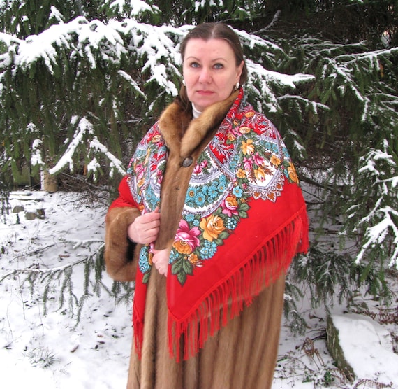 Red Pavlovo Posad head scarf for women Ukrainian … - image 1