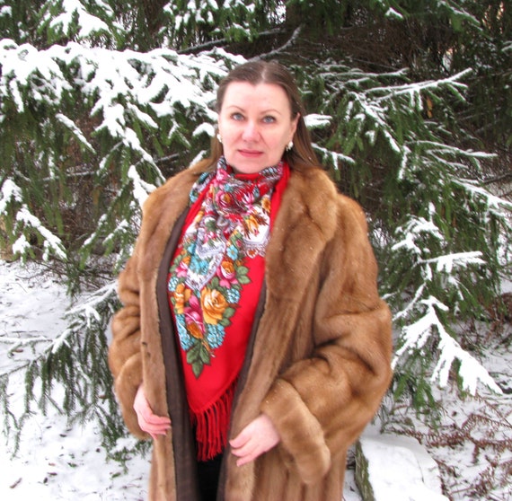 Red Pavlovo Posad head scarf for women Ukrainian … - image 4