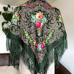 Grün Pavlovo Posad Kopftuch für Frauen, Ukrainische Blumen Stola, Ethno wrap mit Rosen Boho Fransen Schal Retro Weihnachtsgeschenk