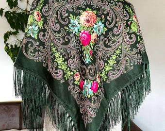 Green Pavlovo Posad head scarf for women, Ukrainian floral shawl, Ethnic wrap with roses Boho fringed scarf Retro Christmas gift