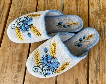 Embroidered felt home slippers for women, Folk Ukrainian house shoes, Cornflowers & wheat pattern
