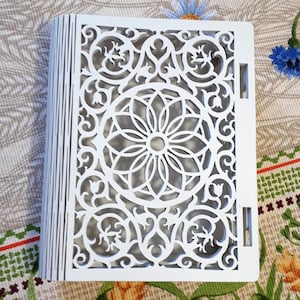 Caja de mandala de madera cortada con láser Caja de cartas de tarot blancas Caja de baratijas para guardar joyas con tapa floral Altar de brujas Caja mágica