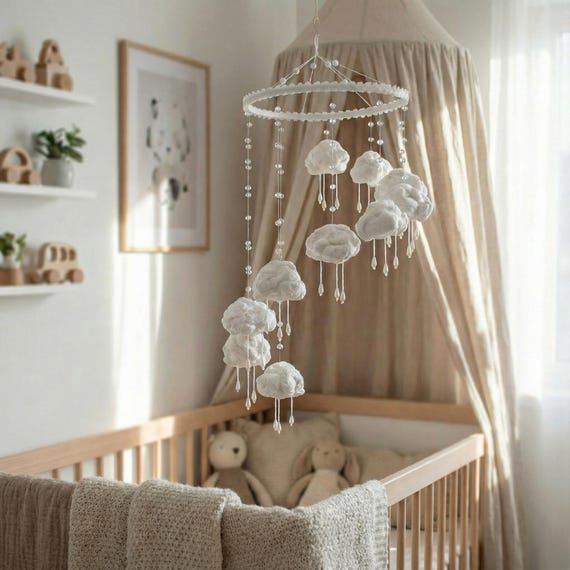 Mobile pour bébé noir et blanc : feutre Montessori et nuages bouclés - France