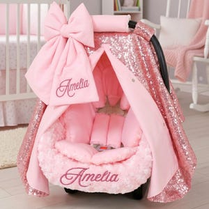 Conjunto personalizado de 6 piezas para asiento de coche de bebé con lentejuelas rosas - Lazo bordado y forro de minky - Accesorios para asiento de coche de bebé - Reductor de cabeza y cuerpo