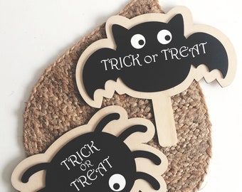 Trick or treat sign - Halloween Prop, Halloween décor, Halloween decorations, Halloween Spider, Halloween Bat, Halloween Sign for kids