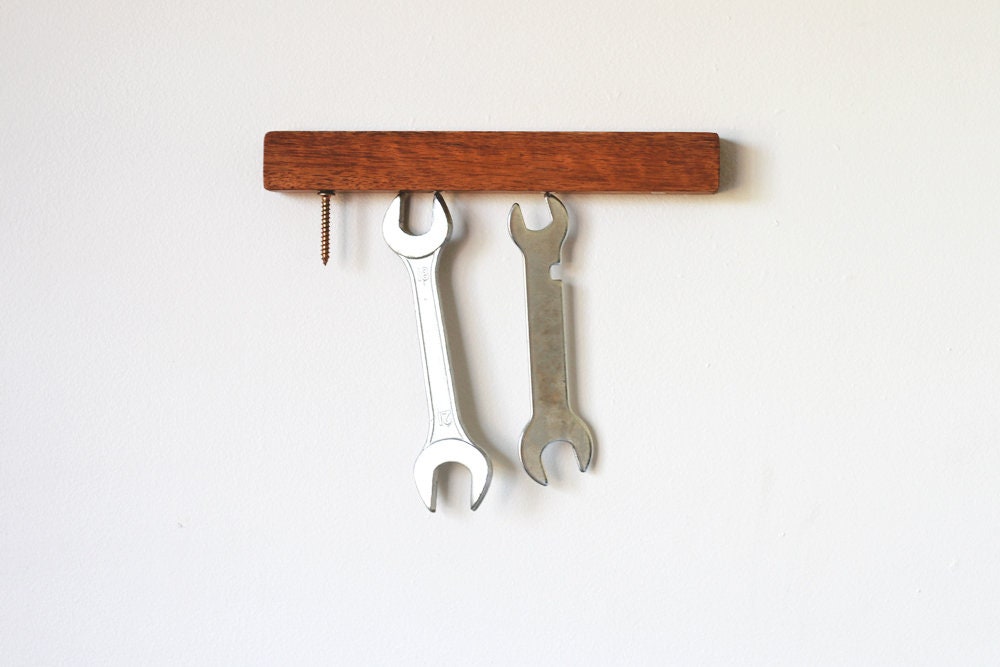 YIUWLMN Magnetic Wall Key Holder | Beech Wood Minimalist Key Organizer