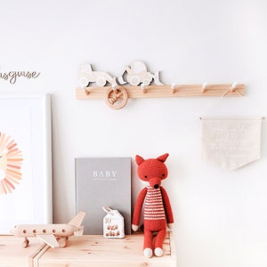 Kids Peg Rail madera de pino Perchero de madera para niños, perchero, soporte de pared Peg rack, decoración de la habitación para niños, decoración de la guardería, regalo de baby shower imagen 1