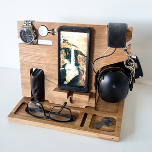 Personalised Apple Watch Docking station with headphone holder Hardwood Docking Station, Father's Day Gift, Apple watch dock, Gift for Dad image 2