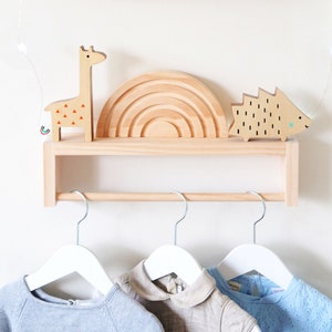 Porte-vêtements pour enfants - cintre pour vêtements de bébé Étagères de pépinière avec tige pour vêtements, Rail à vêtements, Porte-vêtements en bois pour enfants